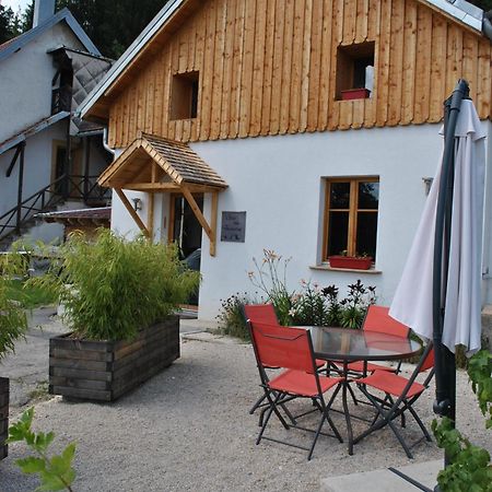 Gîte du Fourpéret-Parc Naturel du Haut-Jura Longevilles-Mont-dʼOr Extérieur photo