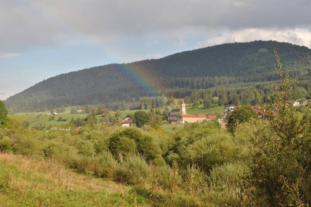Gîte du Fourpéret-Parc Naturel du Haut-Jura Longevilles-Mont-dʼOr Extérieur photo