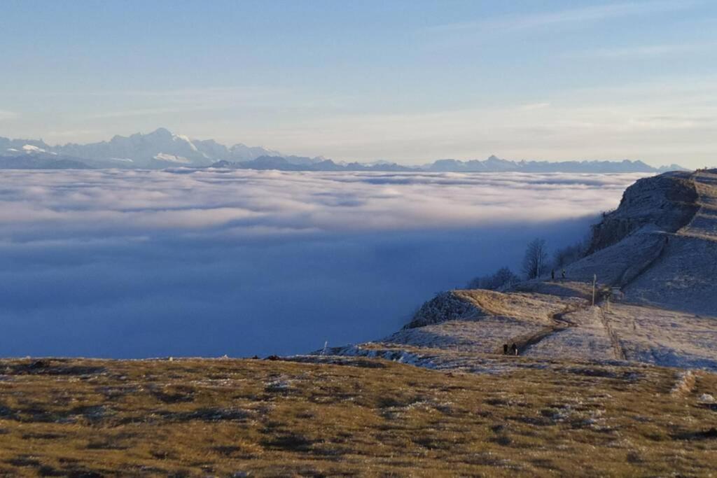 Gîte du Fourpéret-Parc Naturel du Haut-Jura Longevilles-Mont-dʼOr Extérieur photo