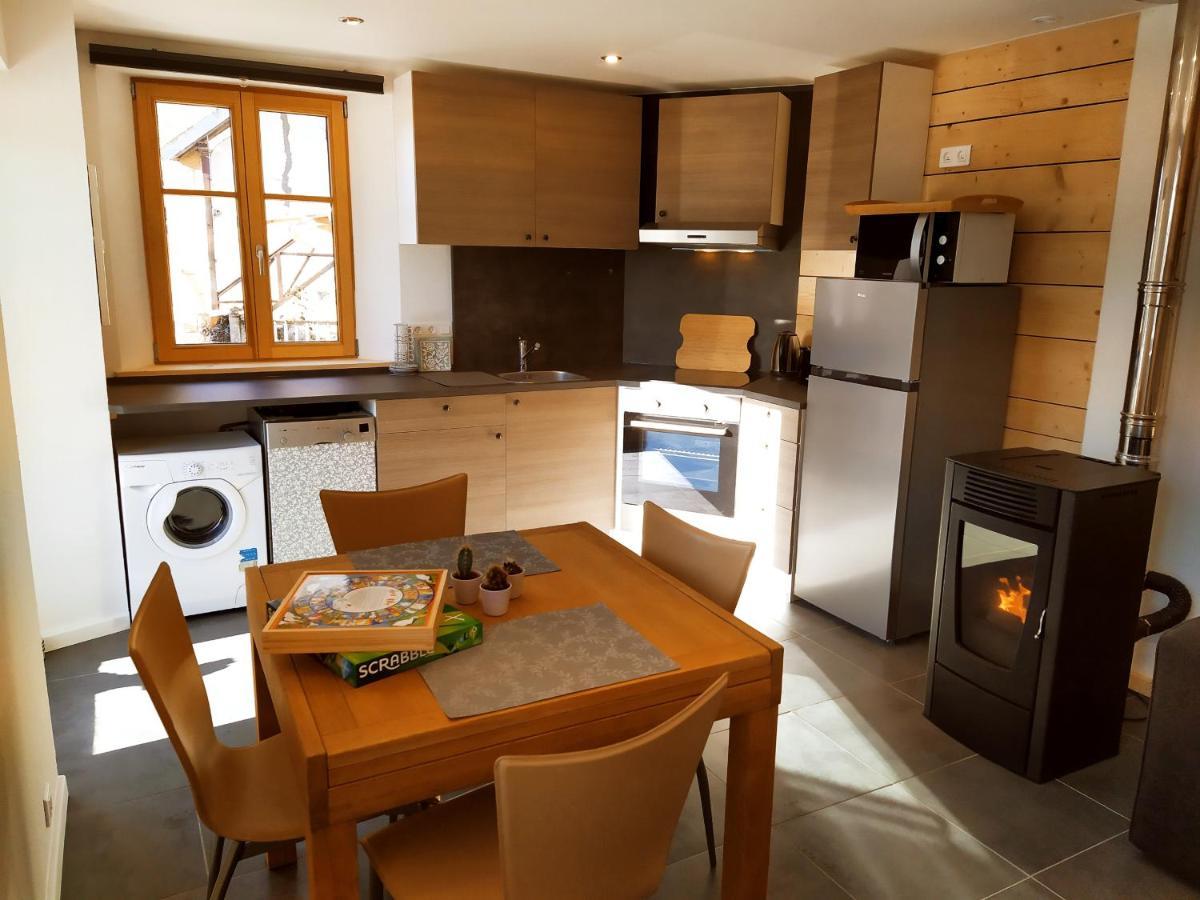 Gîte du Fourpéret-Parc Naturel du Haut-Jura Longevilles-Mont-dʼOr Extérieur photo