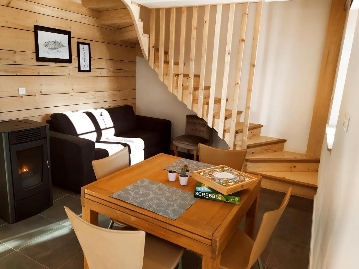 Gîte du Fourpéret-Parc Naturel du Haut-Jura Longevilles-Mont-dʼOr Extérieur photo