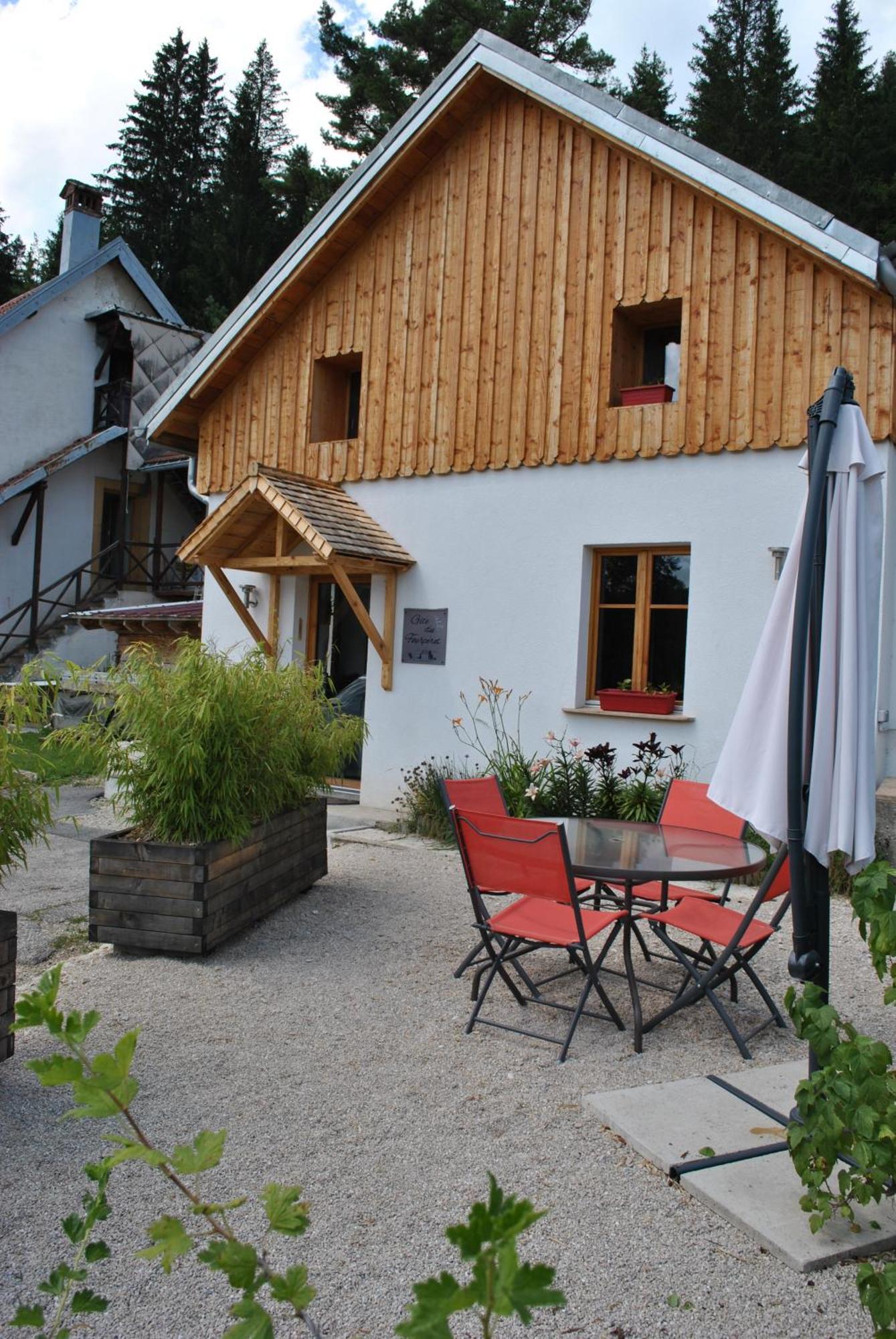 Gîte du Fourpéret-Parc Naturel du Haut-Jura Longevilles-Mont-dʼOr Extérieur photo